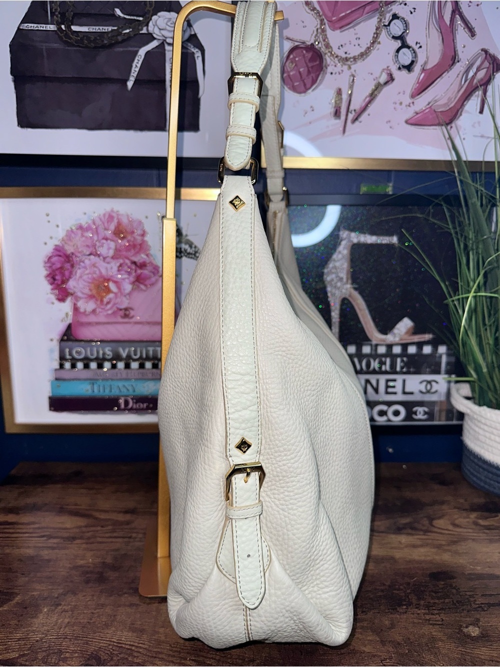Vintage White Pebbled Leather MCM Hobo Shoulder Bag Gold Hardware - Picture 5 of 16
